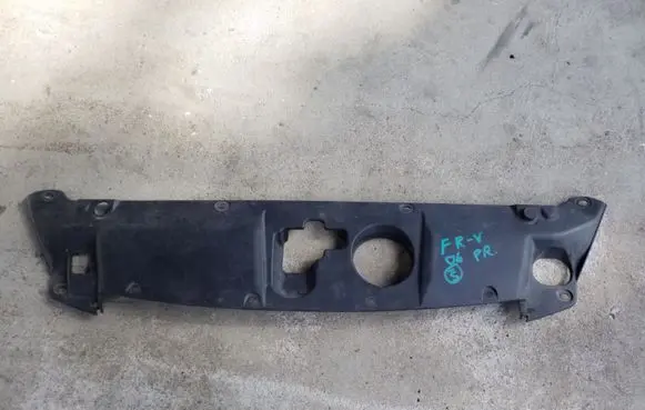 Engine bonnet/hood lock trim molding