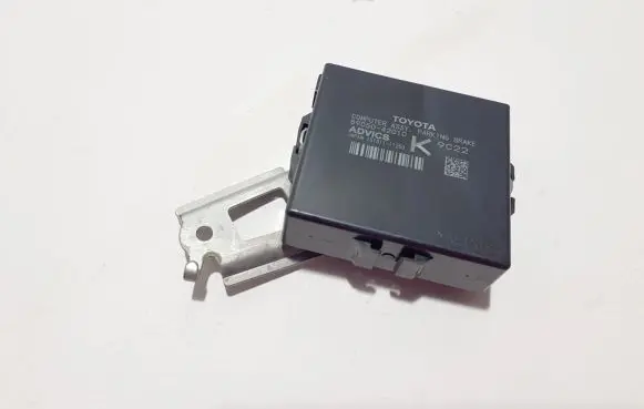 Toyota RAV 4 (XA50) Hand brake control module 8905042010