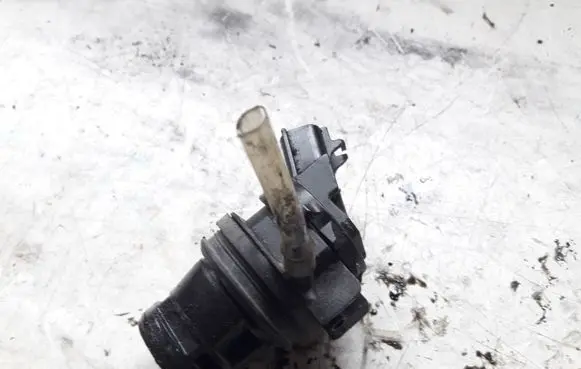 Mazda 3 I Vacuum valve 860310246