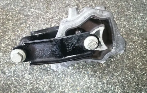 Engine mount bracket