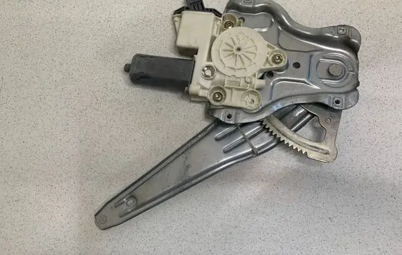 Toyota Avensis T250 Rear door window regulator with motor 6983005100 0130822031 992045100