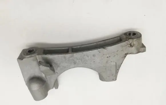Toyota RAV 4 (XA50) Engine mounting bracket