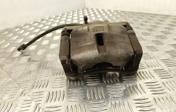 Nissan X-Trail T32 Front brake caliper