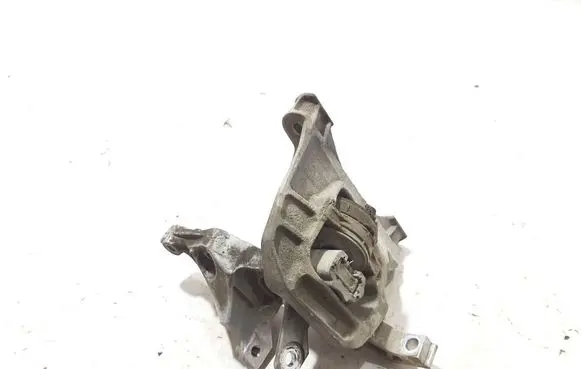 Engine mount bracket