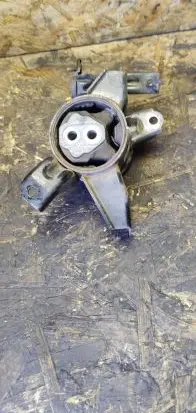 Engine mount bracket