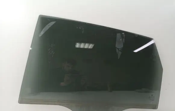 Honda CR-V Rear door window glass