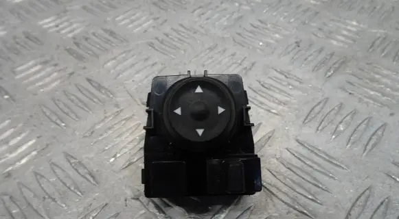 Hyundai i20 Active Wing mirror switch 93530-BV000
