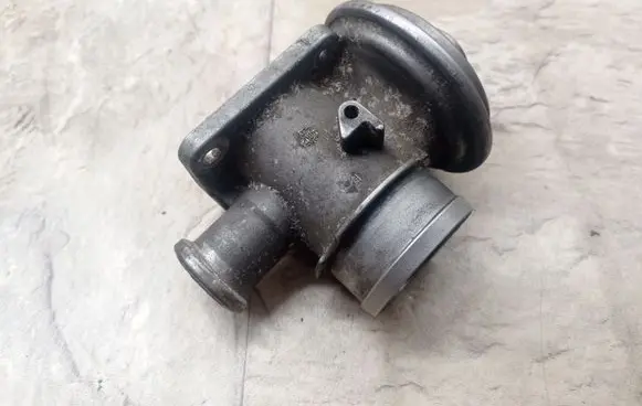 BMW 5 E39 EGR valve 7785452