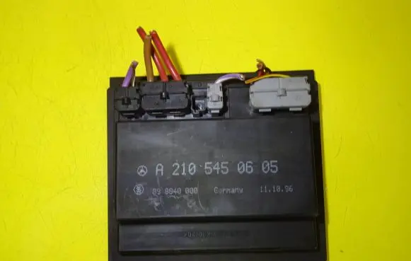 Mercedes-Benz E W210 Light module LCM A2105450605