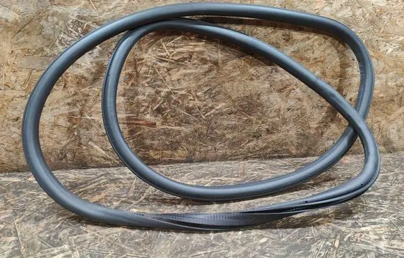 Ford Fusion II Front door rubber seal