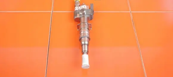 BMW 1 E81 E87 Fuel injector 758904808 21MB41