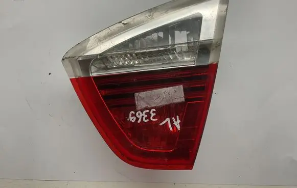 Tailgate rear/tail lights