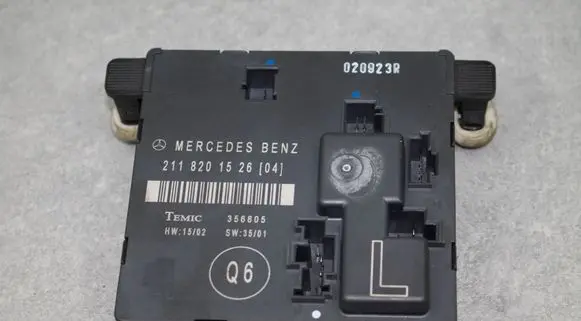 Mercedes-Benz E W211 Door control unit/module A2118201526 2118201526