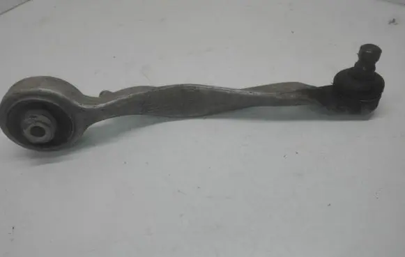 Volkswagen PASSAT B5 Front control arm 4D0407512F
