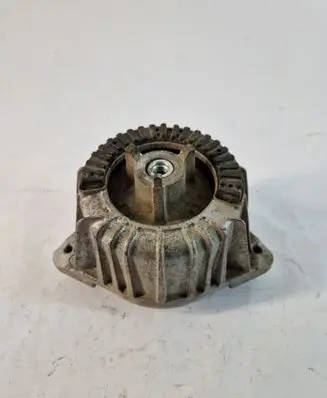 Engine mount bracket