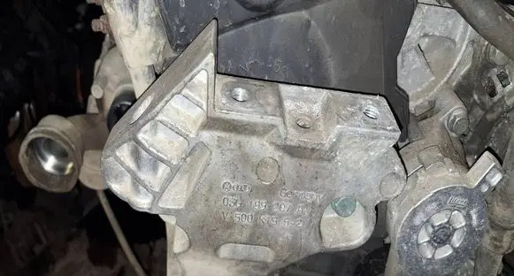 Volkswagen Touran I Engine mounting bracket 03G199207A