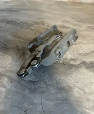 Volkswagen Golf VI Engine bonnet/hood hinges 5K0823301B