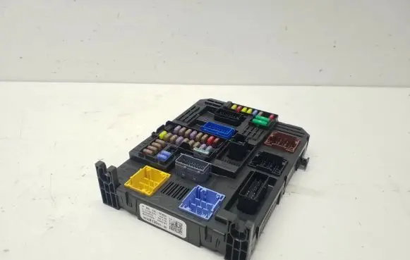 Opel Grandland X Fuse module 9830813080 28625187