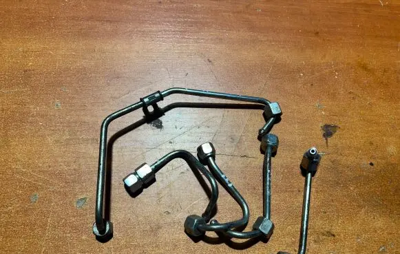 Opel Astra J Fuel injector supply line/pipe 