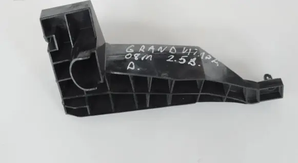 Suzuki Grand Vitara II Front bumper mounting bracket