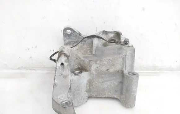Volvo XC60 Engine mounting bracket 31430135