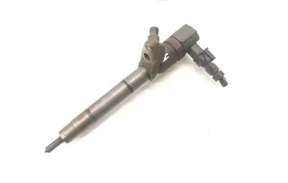 Hyundai i30 Fuel injector 338002A400