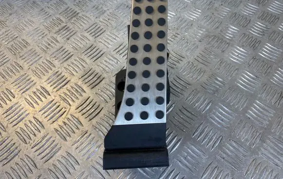 Mercedes-Benz SLK R172 Accelerator throttle pedal A2043000204