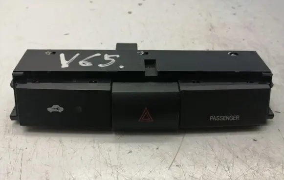 Toyota Corolla Verso AR10 Hazard light switch 843320F020