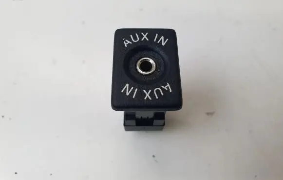 Volkswagen PASSAT B6 AUX in-socket connector 5M0035724