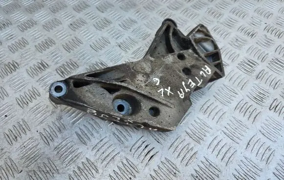 Seat Altea XL Engine mounting bracket 06J199207K