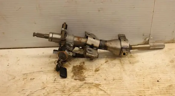 Mitsubishi Pajero Steering wheel axle