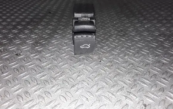 Volkswagen PASSAT B5.5 Tailgate opening switch 1J0959831A