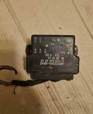 Mercedes-Benz E W124 Glow plug pre-heat relay 0055454532 899123