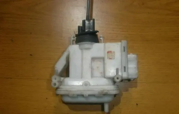 Volkswagen PASSAT B4 Central locking vacuum pump 357862153h