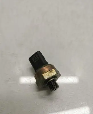 BMW X3 G01 Oil pressure sensor 8647488