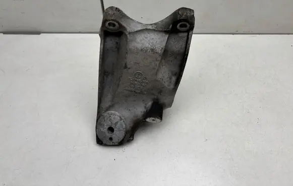 Audi Q7 4L Engine mounting bracket 7L8199308B
