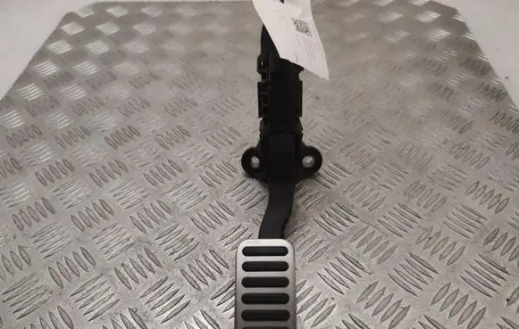 Hyundai Kona I Accelerator throttle pedal 32700XXXXX