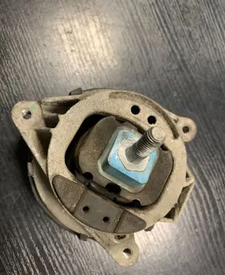 BMW 1 F20 F21 Engine mount bracket 6854251