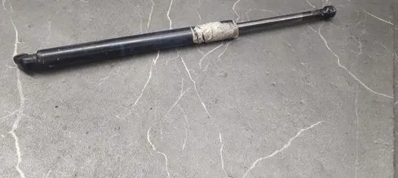 BMW 5 E39 Tailgate strut 8222913