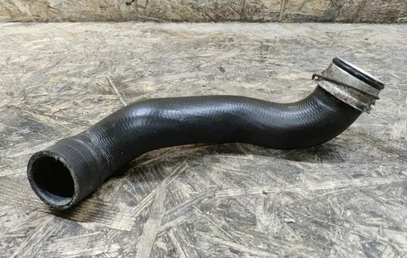 Mercedes-Benz C W203 Engine coolant pipe/hose
