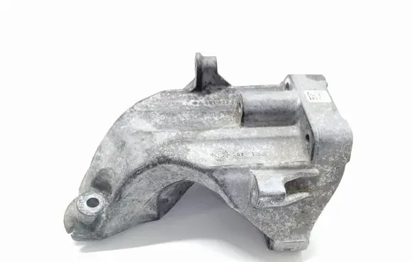 Engine mounting bracket