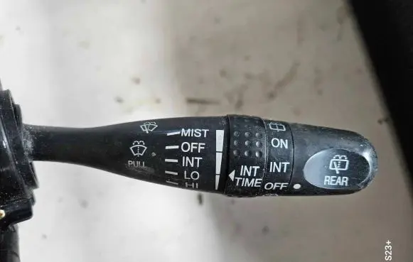 Suzuki Grand Vitara II Wiper control stalk