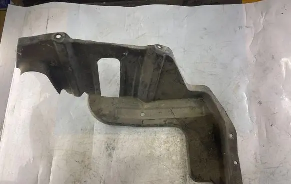Front bumper skid plate/under tray