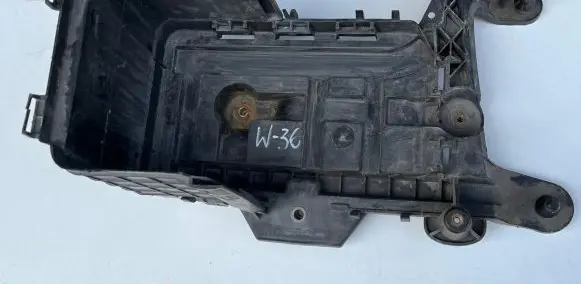Volkswagen Touran I Battery tray 1K0915333B