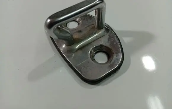 Skoda Octavia Mk2 (1Z) Rear door lock loop/hook striker