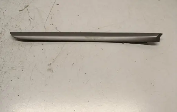 Toyota Avensis T250 Front door trim bar 67711