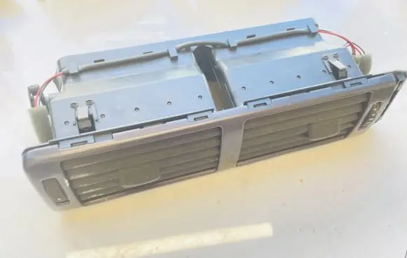 Audi A6 S6 C5 4B Dash center air vent grill 4B1820951