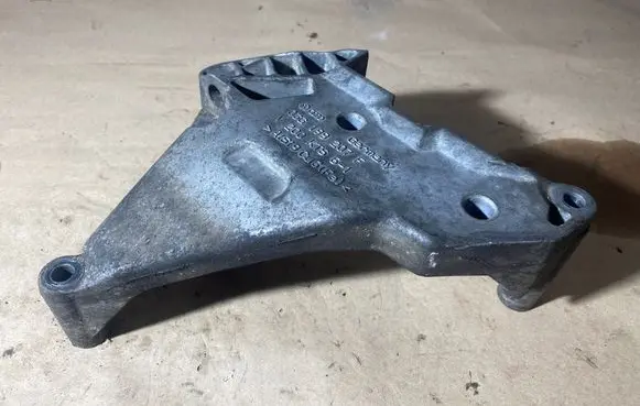 Volkswagen Golf Plus Engine mounting bracket 03G199207F V200KTS61 A1519CL3F