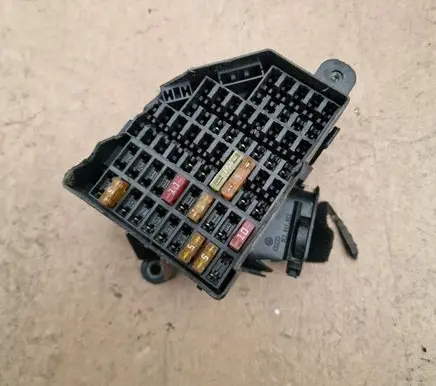 Volkswagen PASSAT B7 Fuse box set 3C2941823
