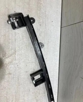 Opel Crossland X Rear door windshield rail 13454325